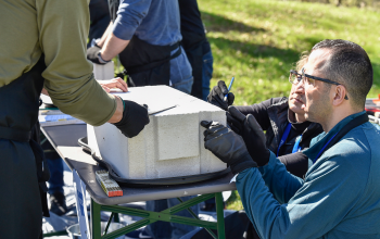 Gruppe beim Skulpturen bauen