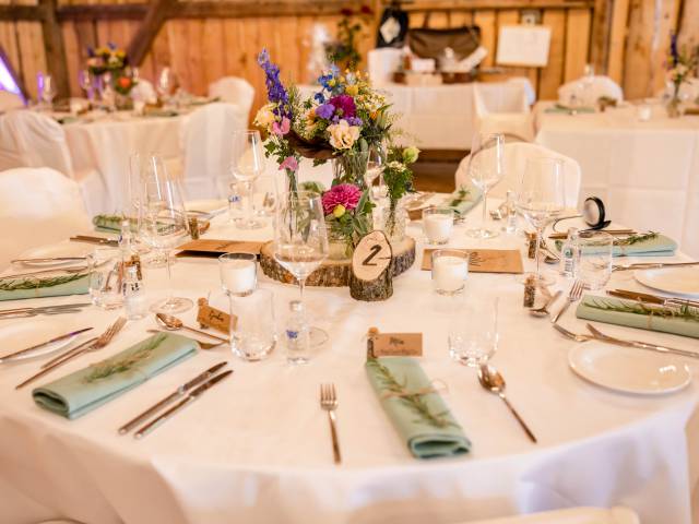 Gedeckter Tisch an Hochzeit
