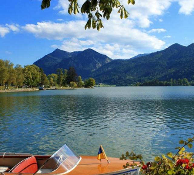 Panoramablick Schliersee mit Boot